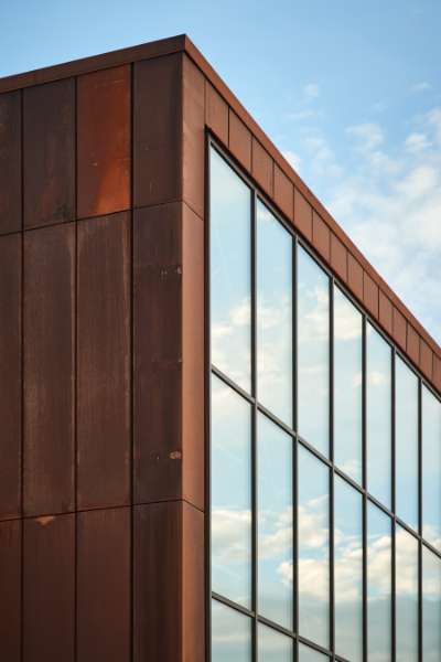 Smukke facadekassetter i cortenstål, Maribo Svømmehal, Ved Stadion 4, 4930 Maribo